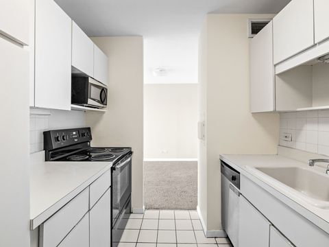 Tiny photo for 6171 N Sheridan Road #1803, Chicago, IL 60660 (MLS # 12391247)
