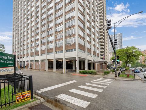 Tiny photo for 6171 N Sheridan Road #1803, Chicago, IL 60660 (MLS # 12391247)