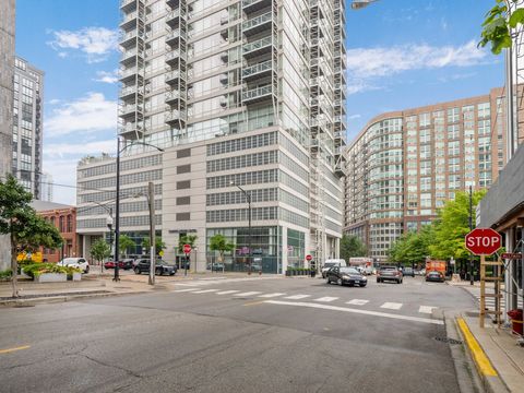 Tiny photo for 6171 N Sheridan Road #1803, Chicago, IL 60660 (MLS # 12391247)