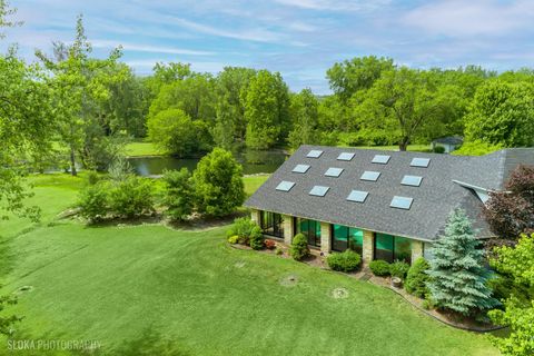 Tiny photo for 153 Algonquin Road, Barrington Hills, IL 60010 (MLS # 12530920)