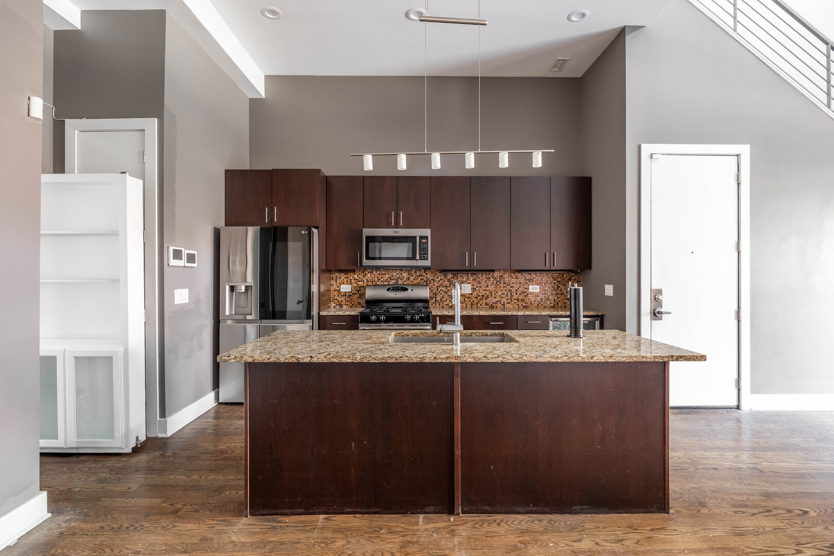 1008 W Lake Street 2