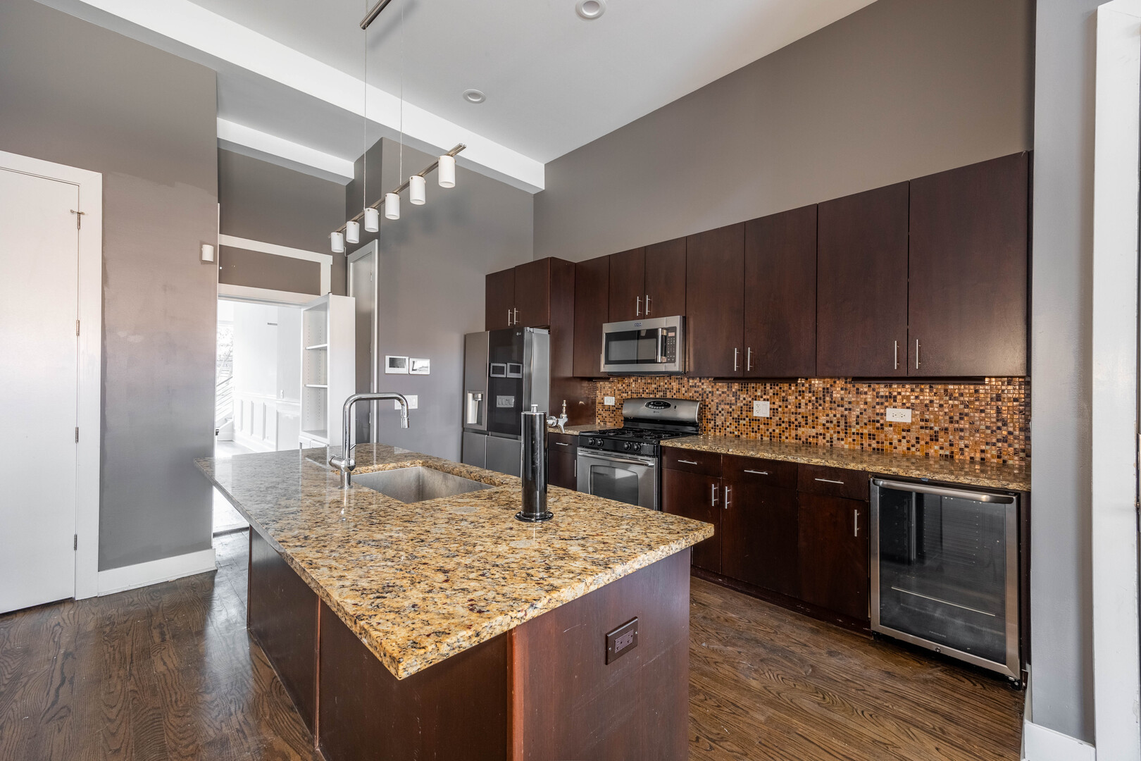 1008 W Lake Street 2
