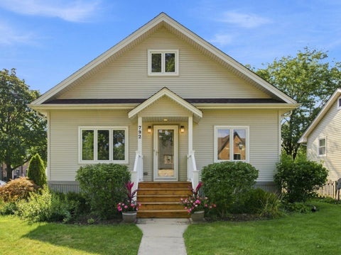 Photo of 792 N Kenilworth Avenue, Elmhurst, IL 60126 (MLS # 12769247)