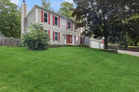 Photo of 37 Hillcrest Avenue, Fox Lake, IL 60020 (MLS # 12504638)