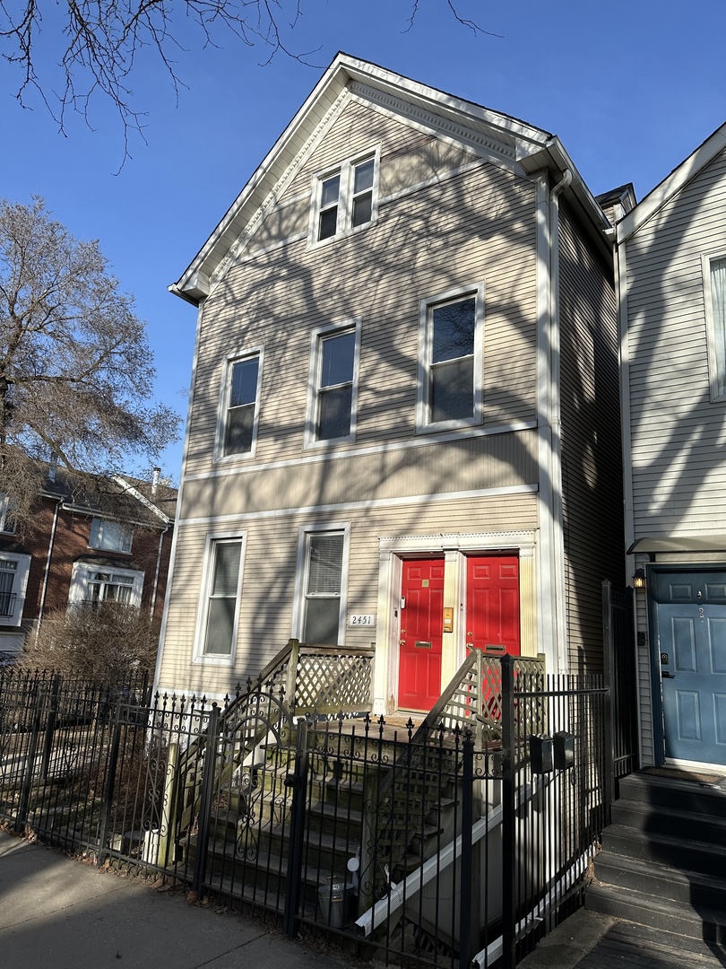 2451 N Marshfield Avenue N 2F