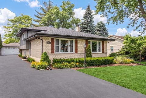 Photo of 1214 S Pine Avenue, Arlington Heights, IL 60005 (MLS # 12677629)