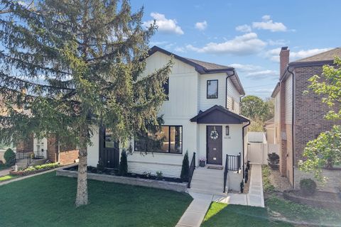 Photo of 6235 N Kedvale Avenue, Chicago, IL 60646 (MLS # 12632419)