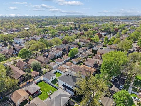 Tiny photo for 6235 N Kedvale Avenue, Chicago, IL 60646 (MLS # 12632419)