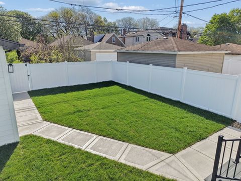 Tiny photo for 6235 N Kedvale Avenue, Chicago, IL 60646 (MLS # 12632419)