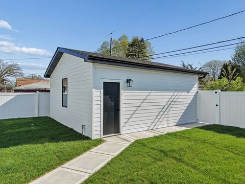 Tiny photo for 6235 N Kedvale Avenue, Chicago, IL 60646 (MLS # 12632419)