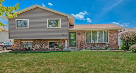 Photo of 8929 W 169th Place, Orland Hills, IL 60487 (MLS # 12479555) Photo of 8929 W 169th Place, Orland Hills, IL 60487 (MLS # 12479555)