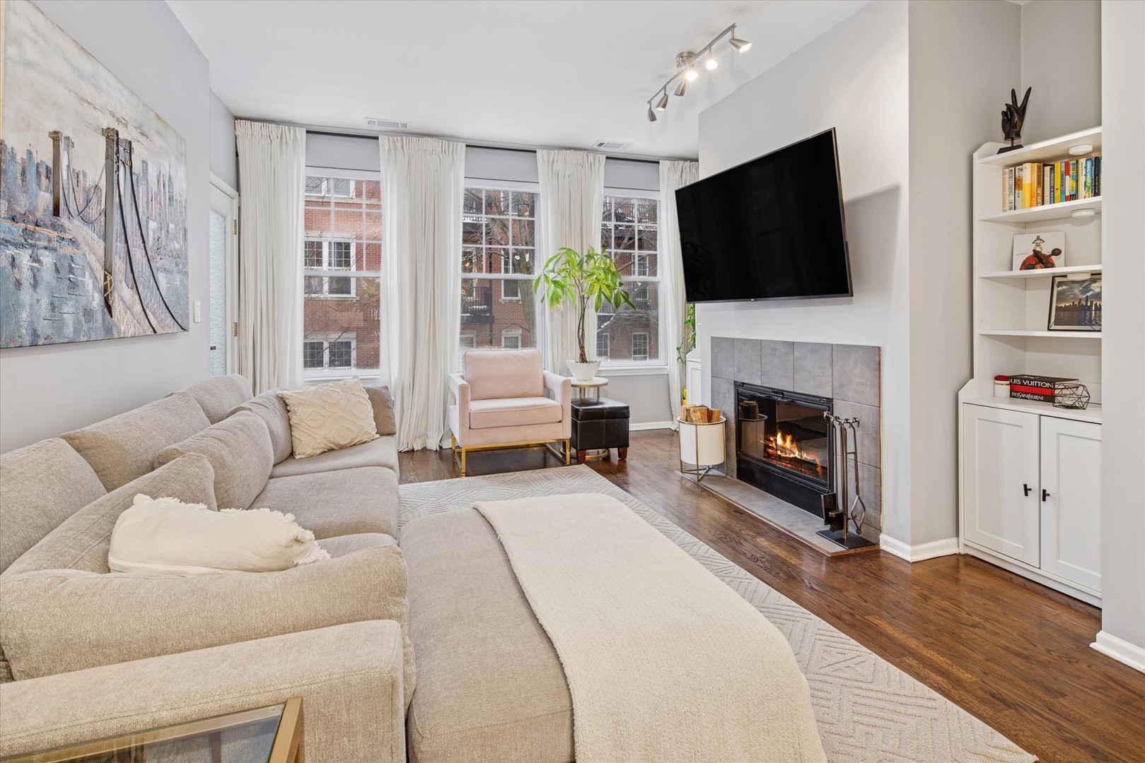 301 W Scott Street 103