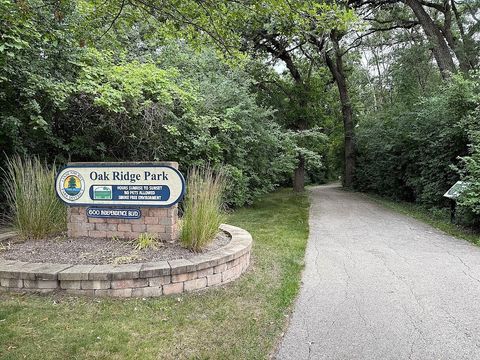 Tiny photo for 590 Oxford Lane, Lindenhurst, IL 60046 (MLS # 12410199)