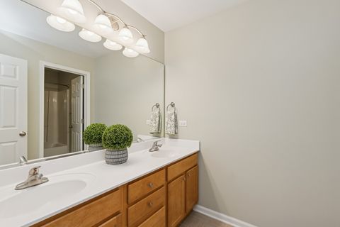 Tiny photo for 590 Oxford Lane, Lindenhurst, IL 60046 (MLS # 12410199)