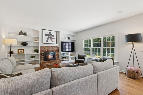 Tiny photo for 590 Oxford Lane, Lindenhurst, IL 60046 (MLS # 12410199)