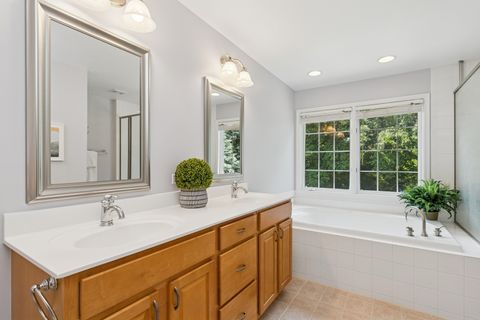 Tiny photo for 590 Oxford Lane, Lindenhurst, IL 60046 (MLS # 12410199)