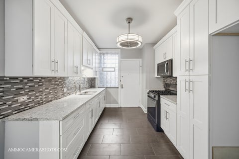Tiny photo for 6807 S Paxton Avenue #1, Chicago, IL 60649 (MLS # 12715078)