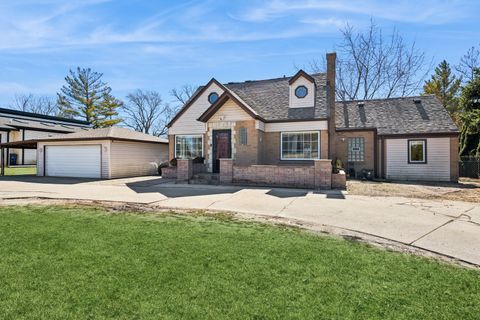 23 W ALGONQUIN Road Des Plaines IL 60016