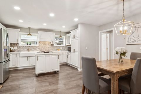 Tiny photo for 123 Monument Avenue, Barrington, IL 60010 (MLS # 12461801)