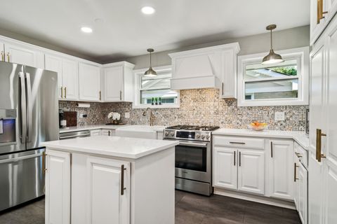 Tiny photo for 123 Monument Avenue, Barrington, IL 60010 (MLS # 12461801)