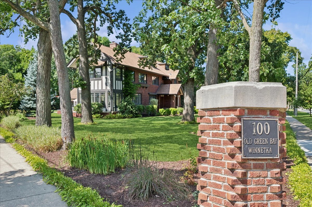 100 Old Green Bay Road