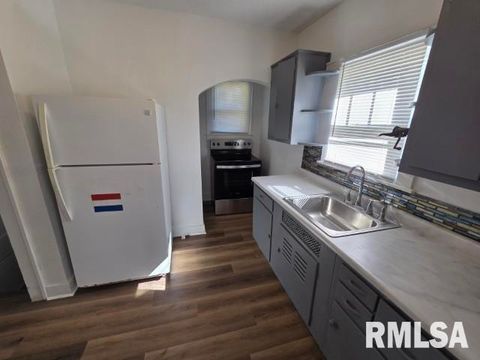 Tiny photo for 704 S 24TH Street, Mt Vernon, IL 62864 (MLS # EB460186)