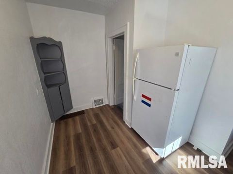 Tiny photo for 704 S 24TH Street, Mt Vernon, IL 62864 (MLS # EB460186)