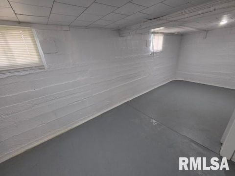 Tiny photo for 704 S 24TH Street, Mt Vernon, IL 62864 (MLS # EB460186)