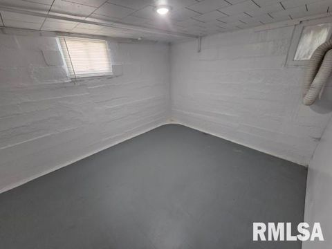 Tiny photo for 704 S 24TH Street, Mt Vernon, IL 62864 (MLS # EB460186)