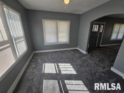 Tiny photo for 704 S 24TH Street, Mt Vernon, IL 62864 (MLS # EB460186)