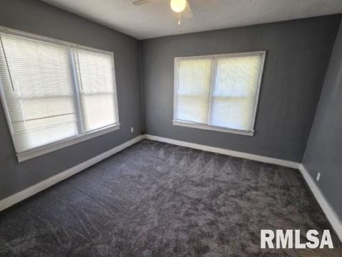 Tiny photo for 704 S 24TH Street, Mt Vernon, IL 62864 (MLS # EB460186)
