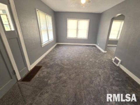 Tiny photo for 704 S 24TH Street, Mt Vernon, IL 62864 (MLS # EB460186)