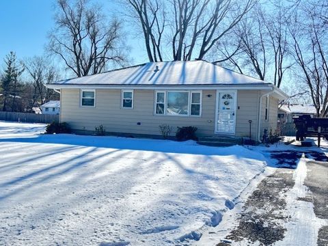 Photo of 2001 Burr Oak Lane, Lindenhurst, IL 60046 (MLS # 12555812)