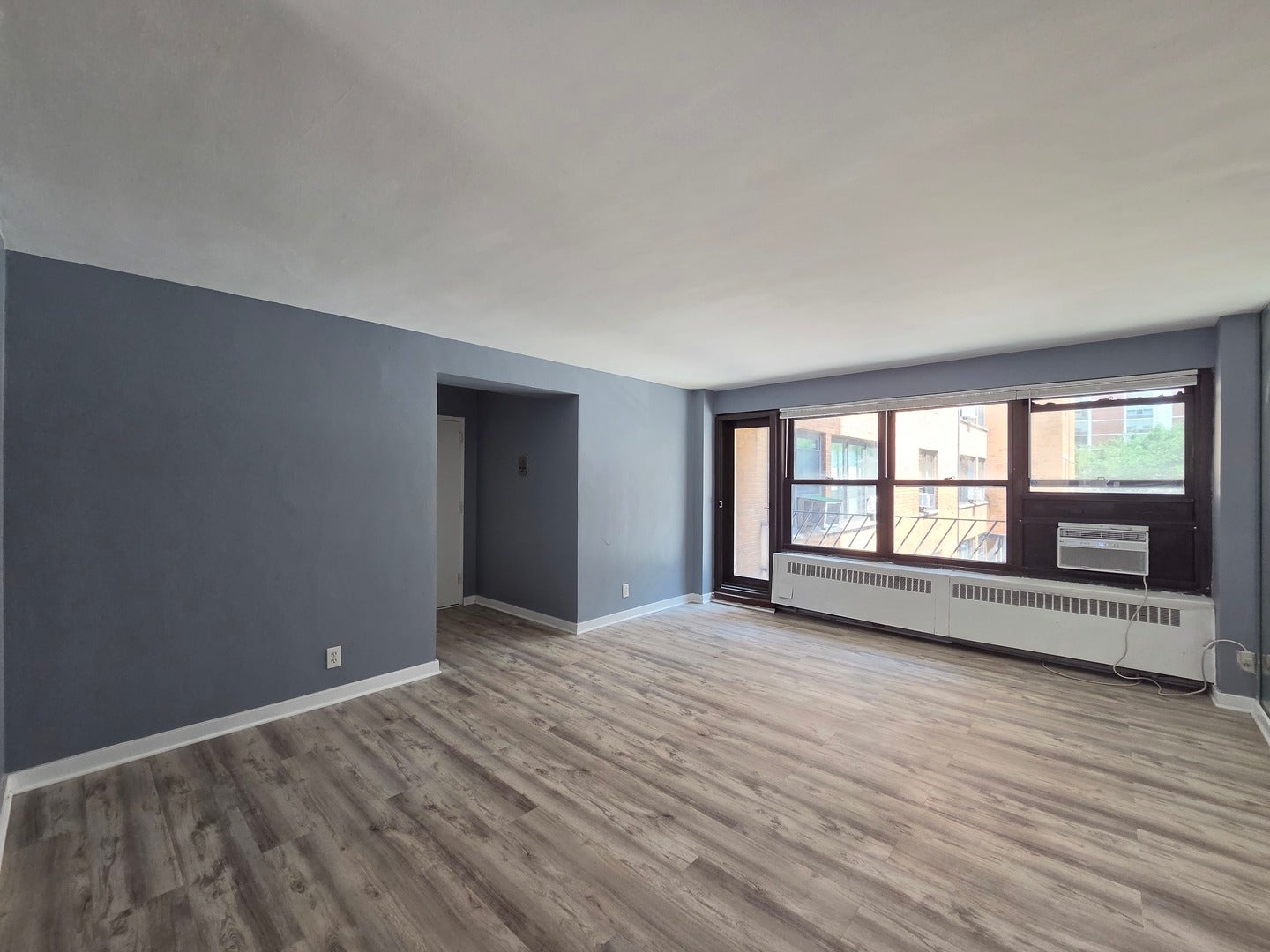 6118 N Sheridan Road 208