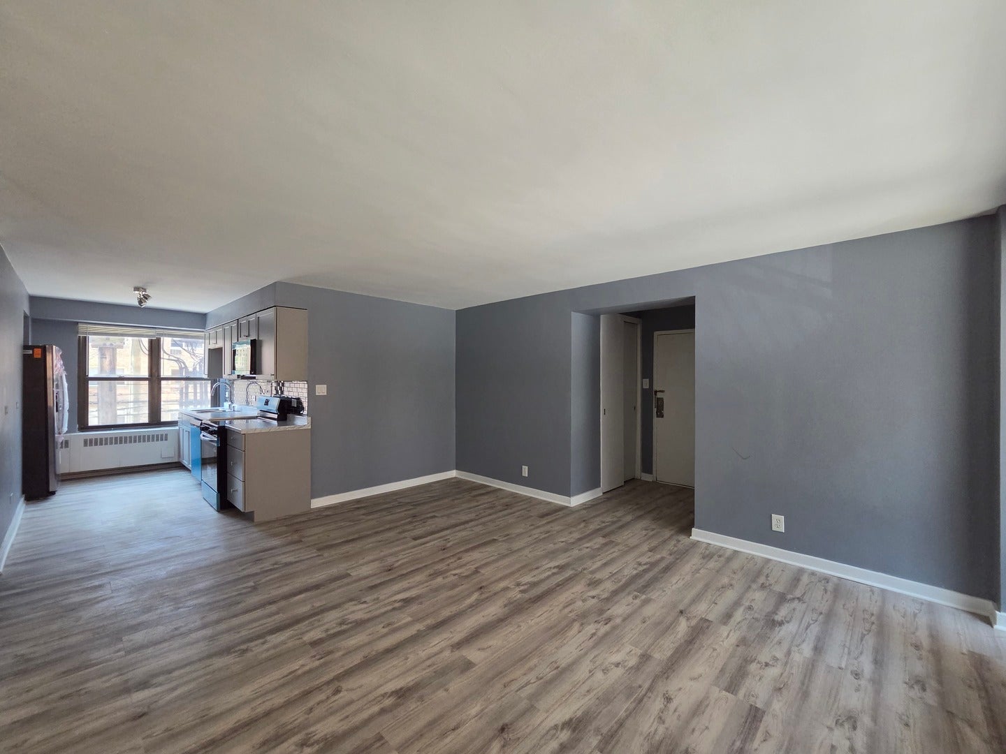 6118 N Sheridan Road 208
