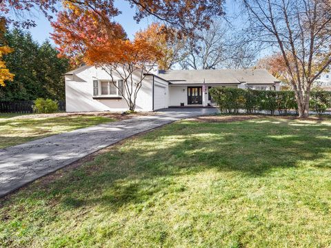 Photo of 2S386 SENECA Drive, Wheaton, IL 60189 (MLS # 12515640)