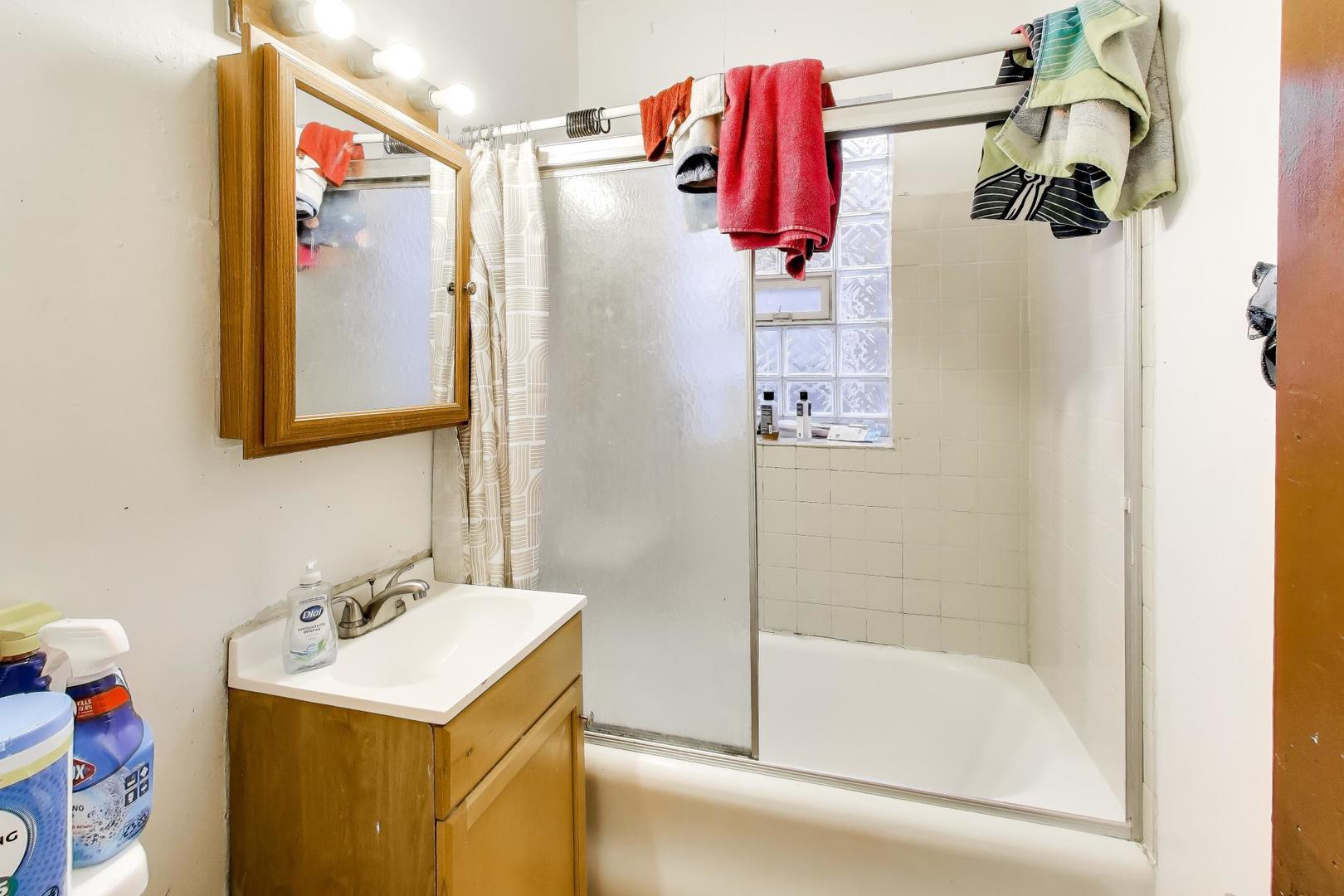 7611 S Marshfield Avenue