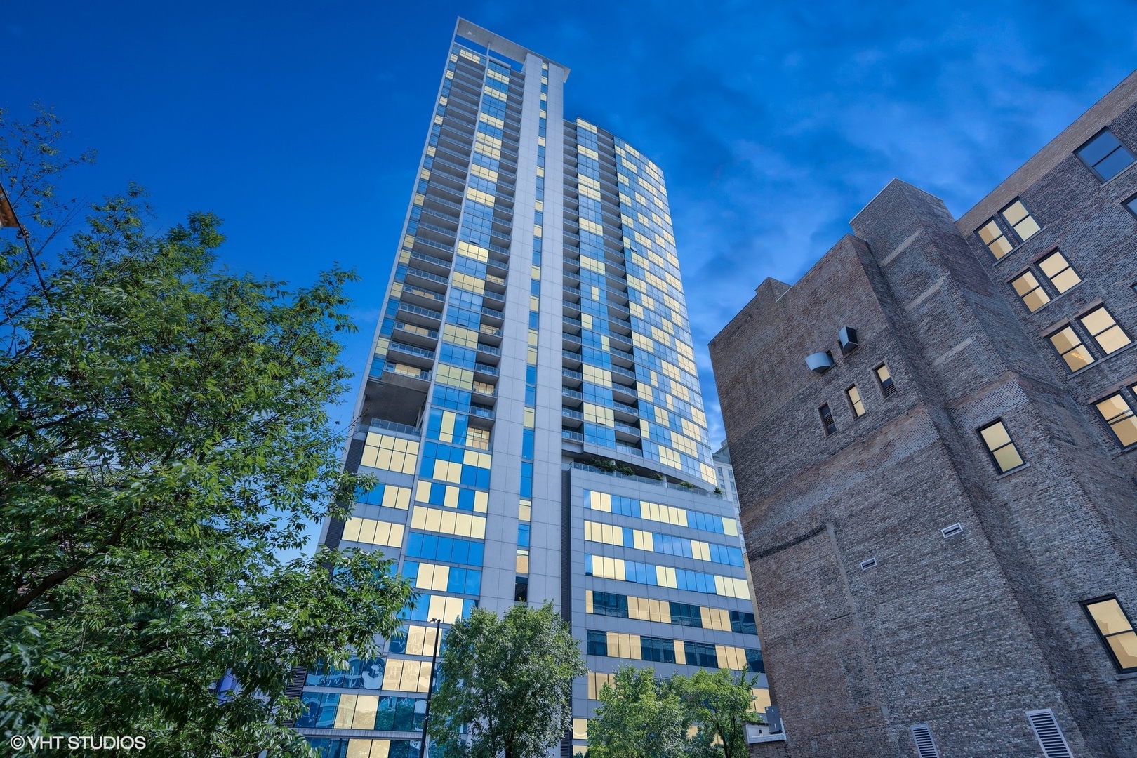 303 W OHIO Street 3206