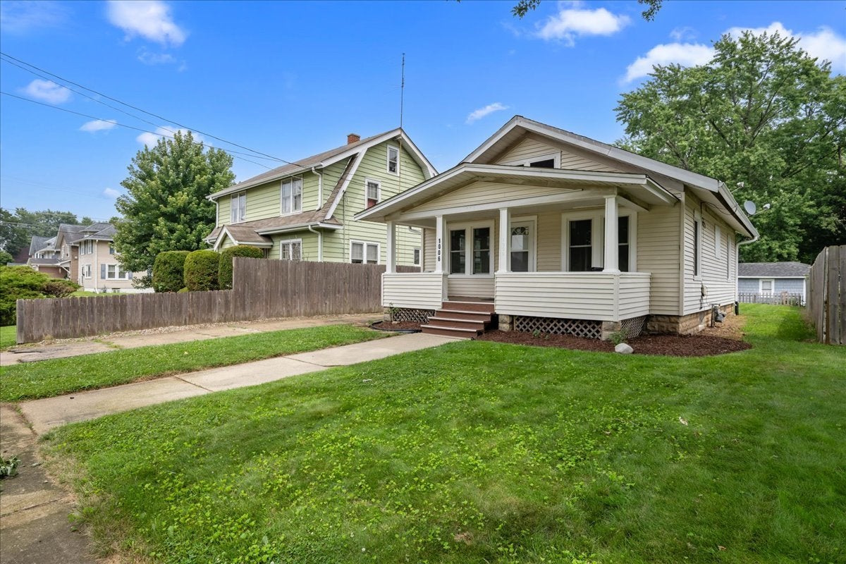 1006 S 4th Street