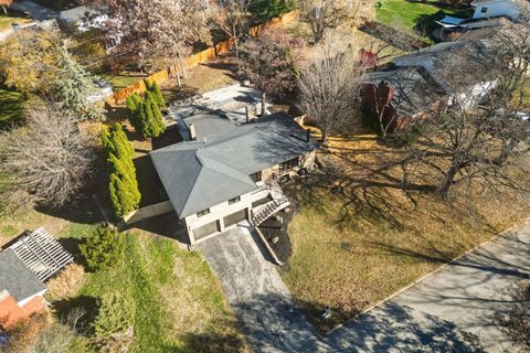 Tiny photo for 204 Parkview Drive, Bloomington, IL 61701 (MLS # 12525702)