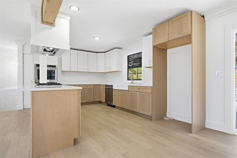 Tiny photo for 204 Parkview Drive, Bloomington, IL 61701 (MLS # 12525702)