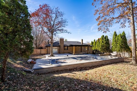 Tiny photo for 204 Parkview Drive, Bloomington, IL 61701 (MLS # 12525702)