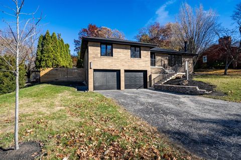 Tiny photo for 204 Parkview Drive, Bloomington, IL 61701 (MLS # 12525702)