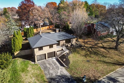 Tiny photo for 204 Parkview Drive, Bloomington, IL 61701 (MLS # 12525702)