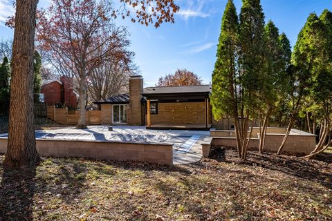 Tiny photo for 204 Parkview Drive, Bloomington, IL 61701 (MLS # 12525702)