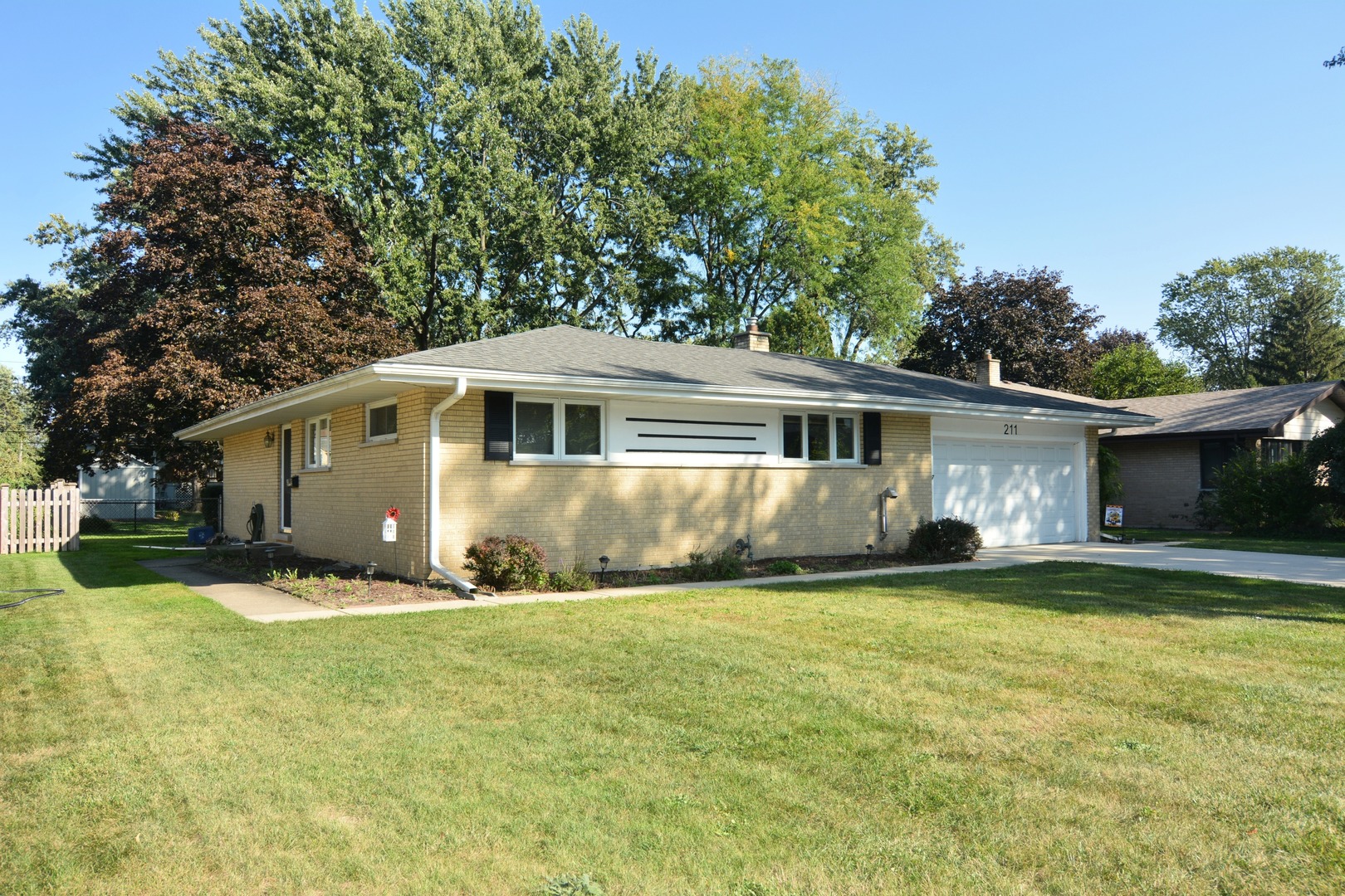 211 N Stevenson Lane