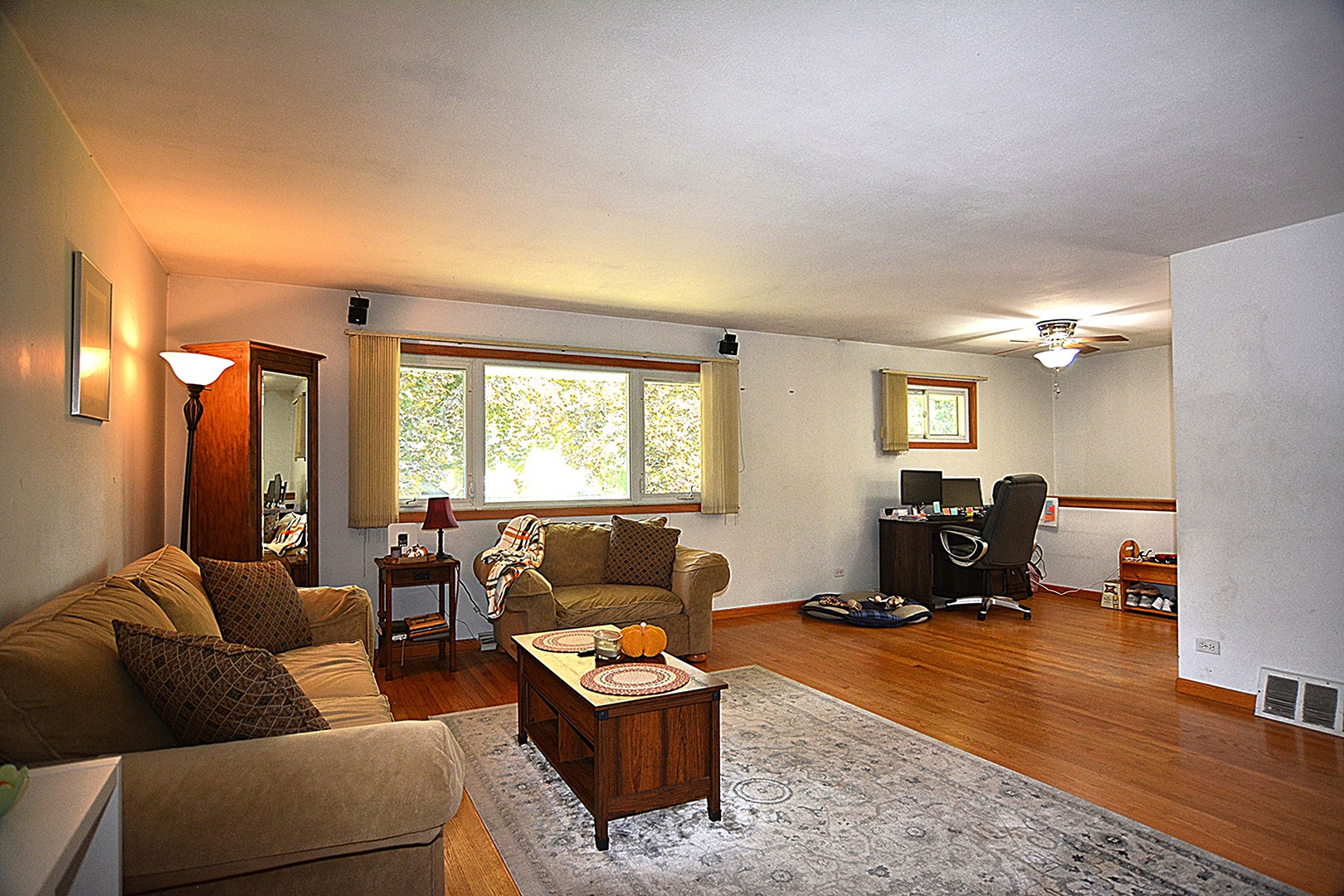 211 N Stevenson Lane