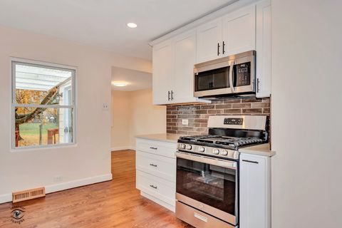 Tiny photo for 748 73rd Court, Willowbrook, IL 60527 (MLS # 12653482)