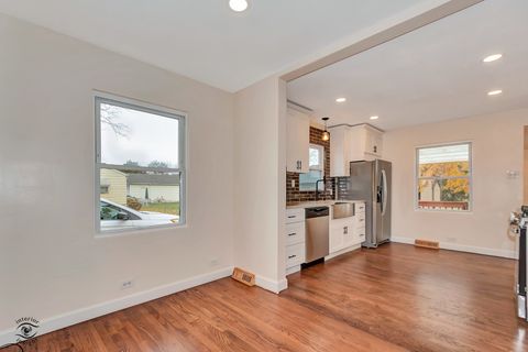 Tiny photo for 748 73rd Court, Willowbrook, IL 60527 (MLS # 12653482)