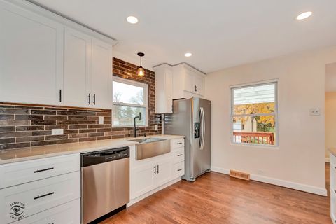 Tiny photo for 748 73rd Court, Willowbrook, IL 60527 (MLS # 12653482)